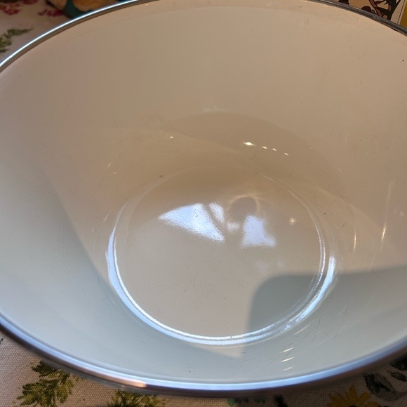 Nesting Set of Three Villeroy & Boch Floral Ceramic Bowls w Green/Yellow Accents - Picture 3 of 10